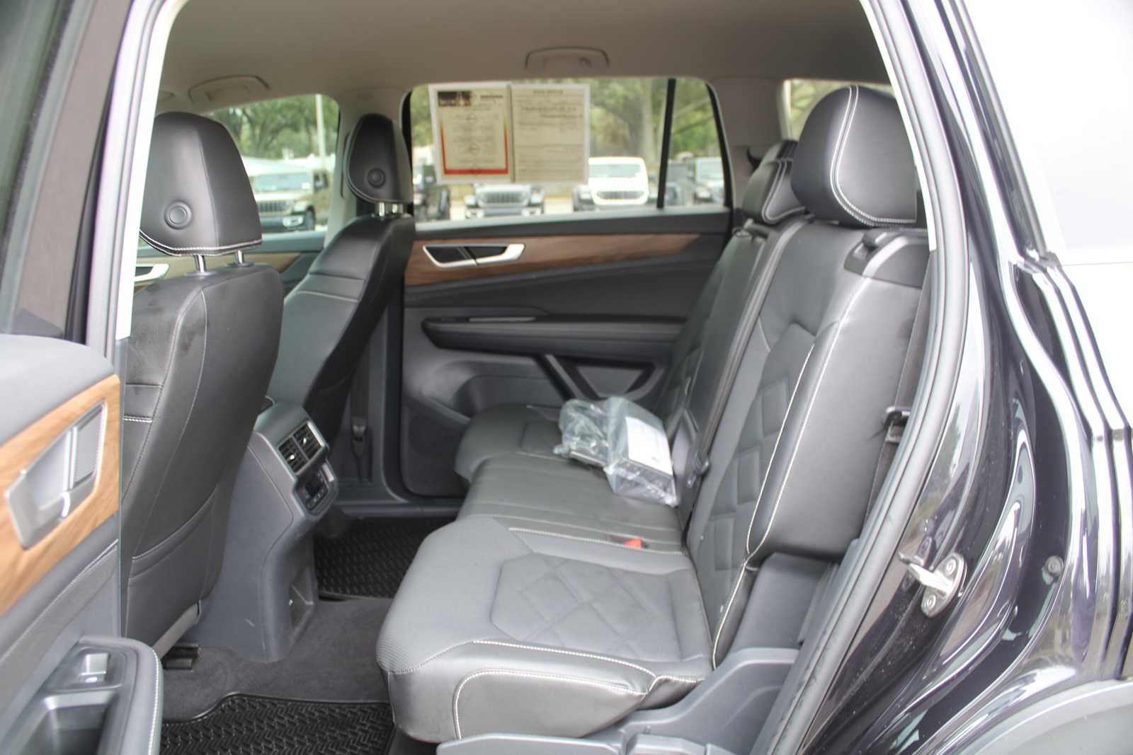 2024 Volkswagen Atlas 2.0T SE