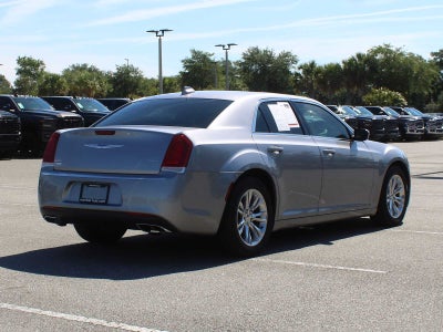 2018 Chrysler 300 Touring L