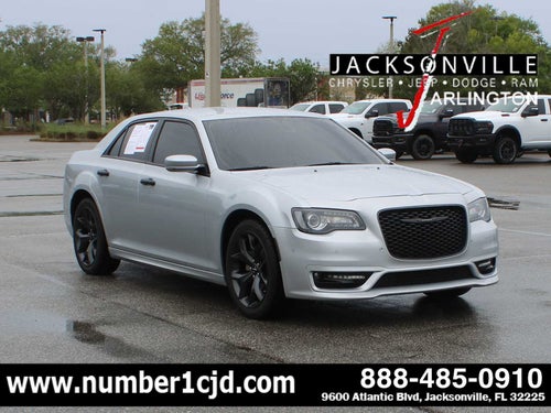 2023 Chrysler 300 Touring L