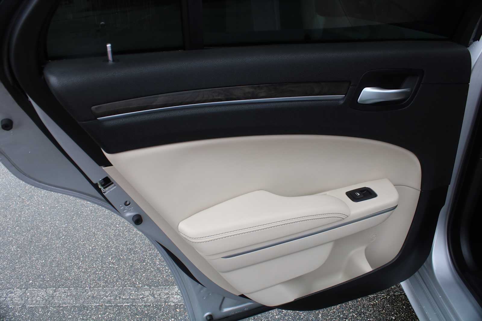 2023 Chrysler 300 Touring L