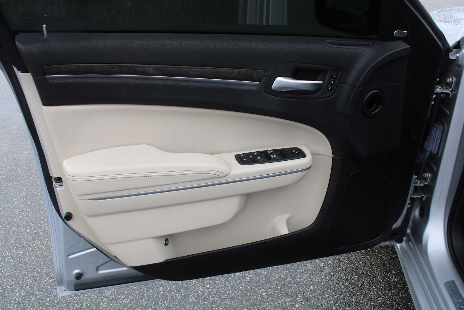 2023 Chrysler 300 Touring L