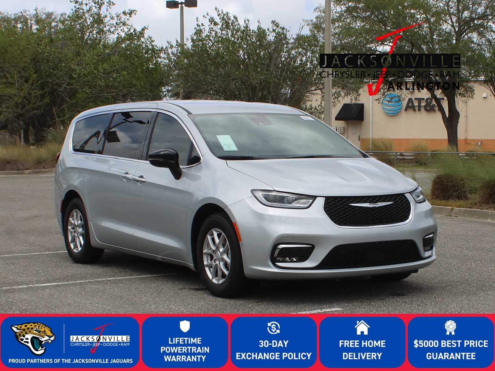 2026 Chrysler Pacifica Select