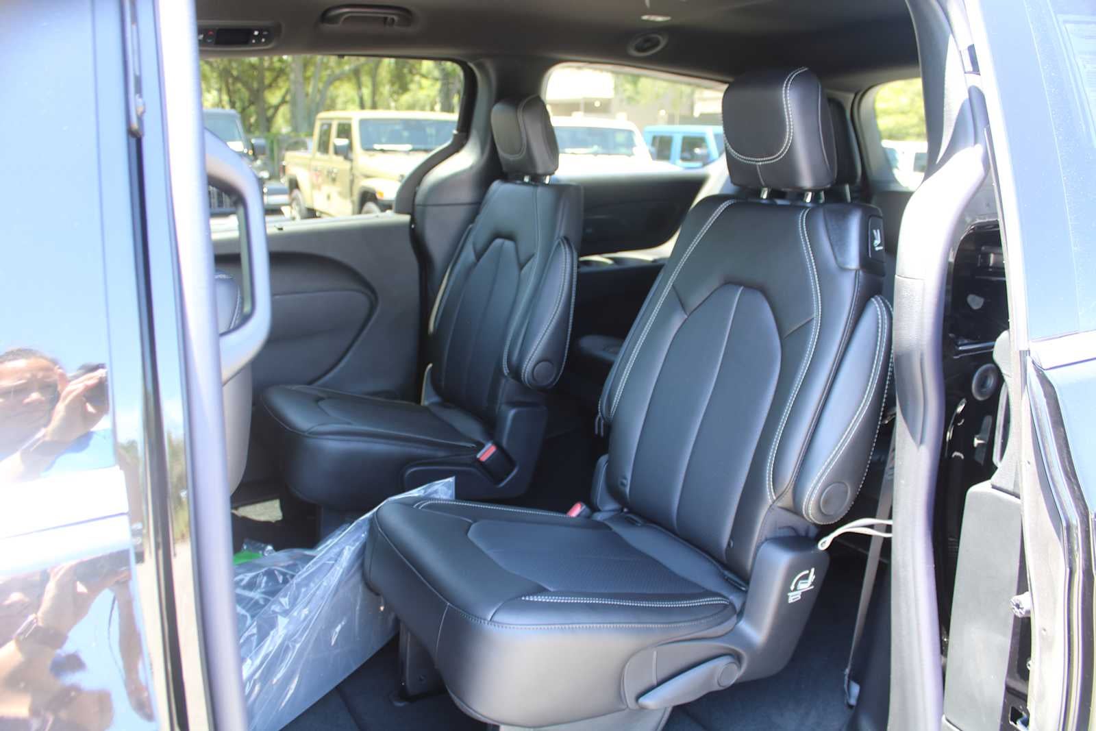 2027 Chrysler Pacifica Select