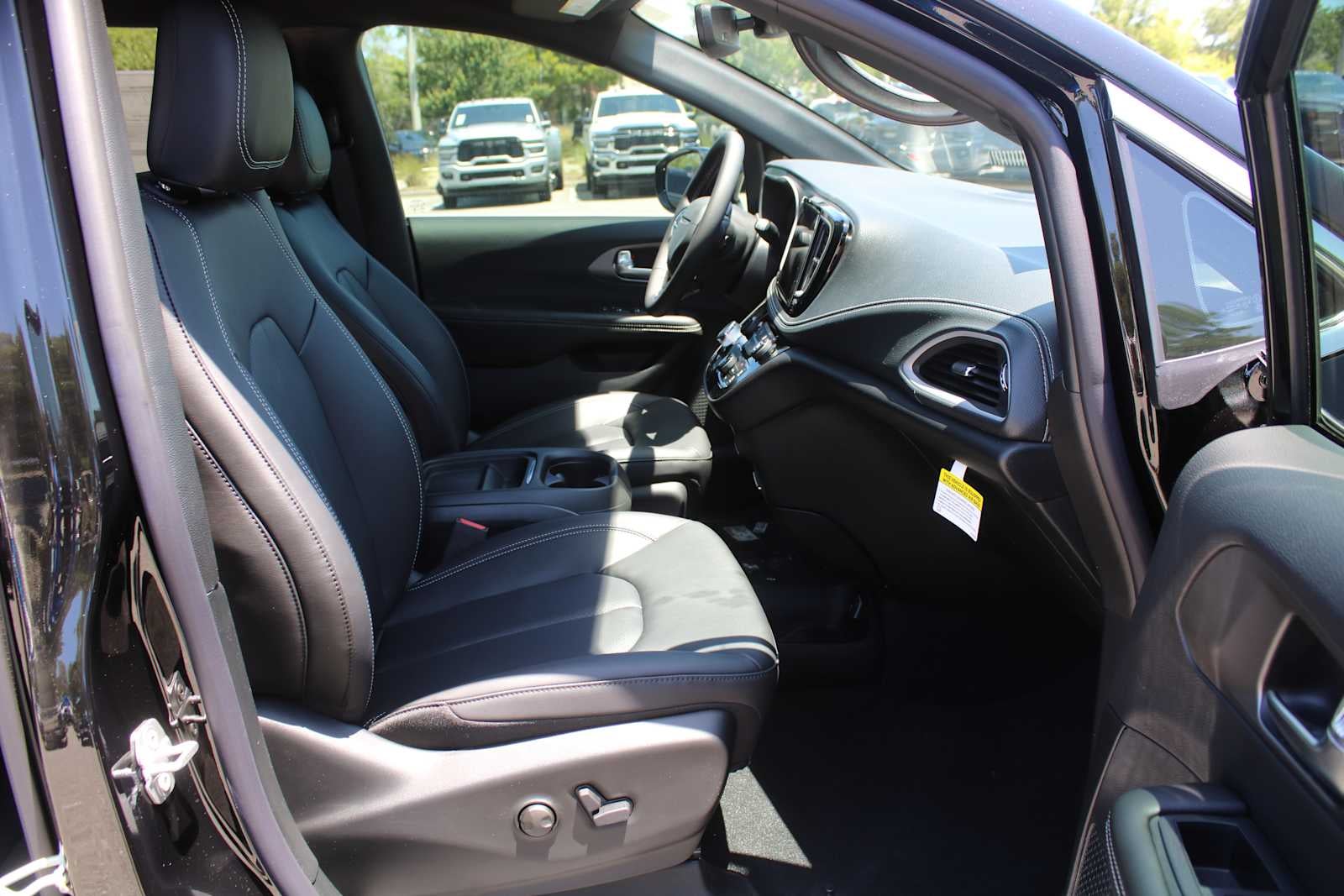2027 Chrysler Pacifica Select