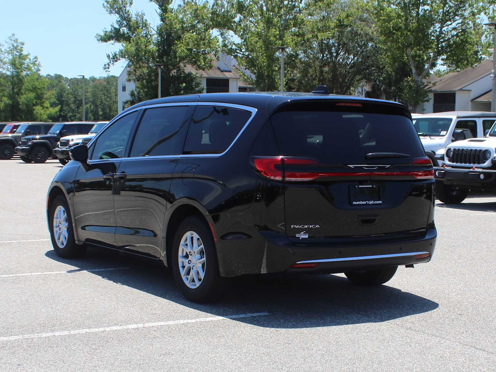 2027 Chrysler Pacifica Select