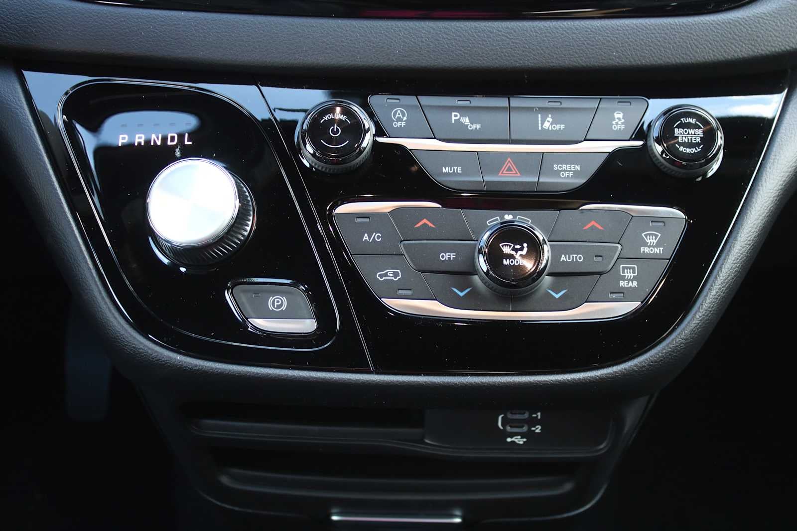 2026 Chrysler Voyager VOYAGER LX