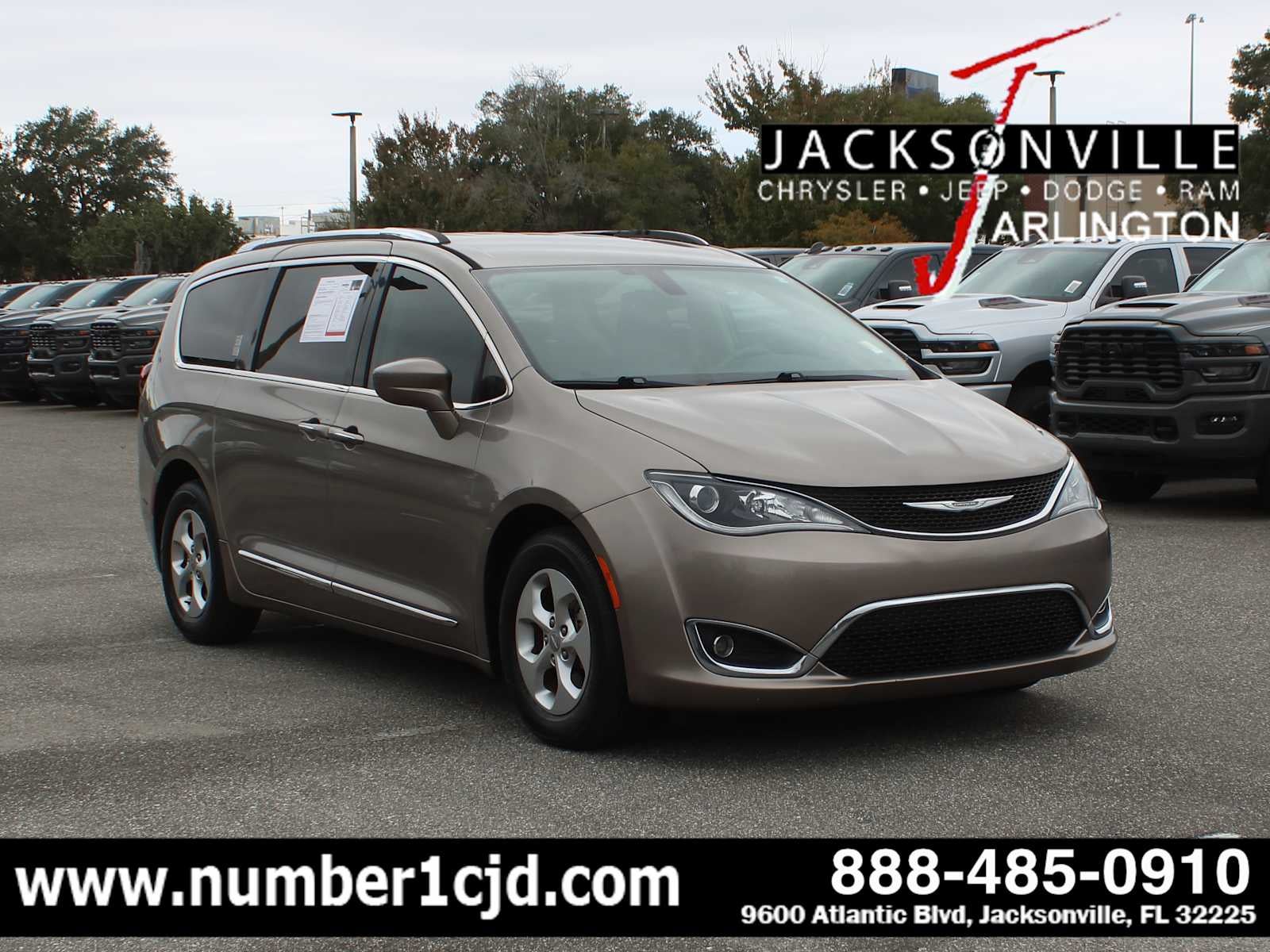 2017 Chrysler Pacifica Touring-L Plus