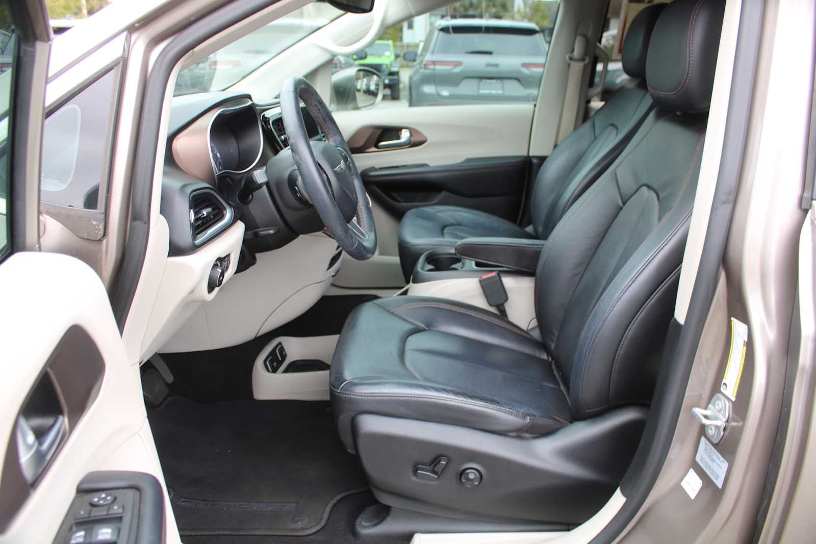 2017 Chrysler Pacifica Touring-L Plus