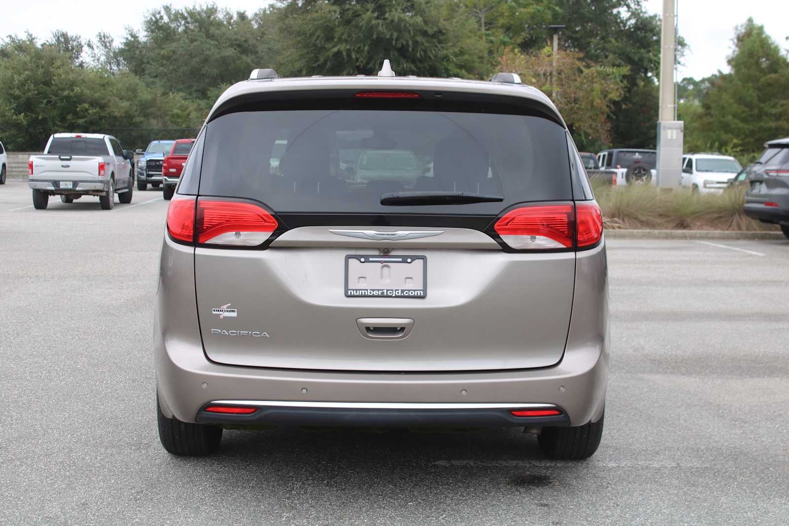 2017 Chrysler Pacifica Touring-L Plus