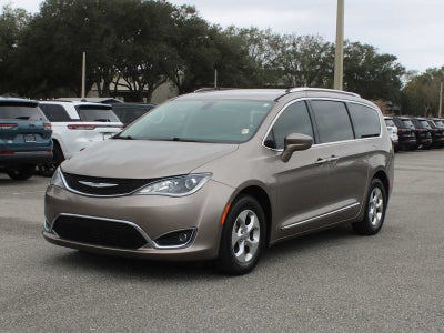 2017 Chrysler Pacifica Touring-L Plus