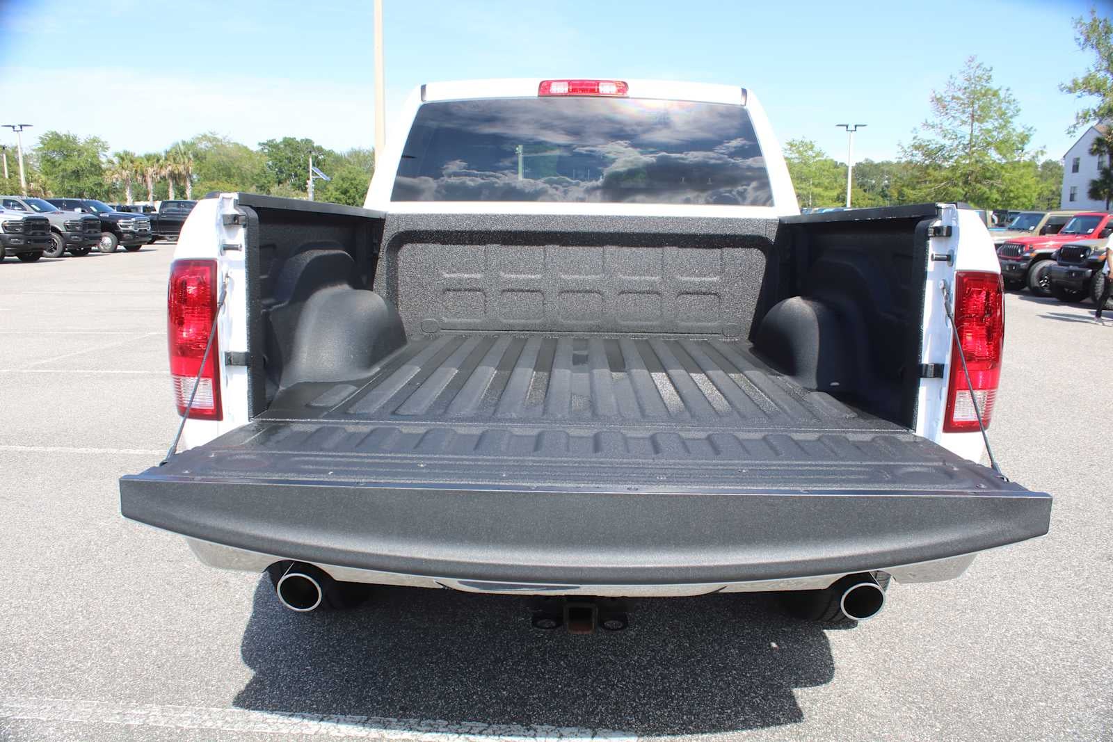 2022 RAM 1500 Classic Tradesman Crew Cab 4x4 5'7' Box