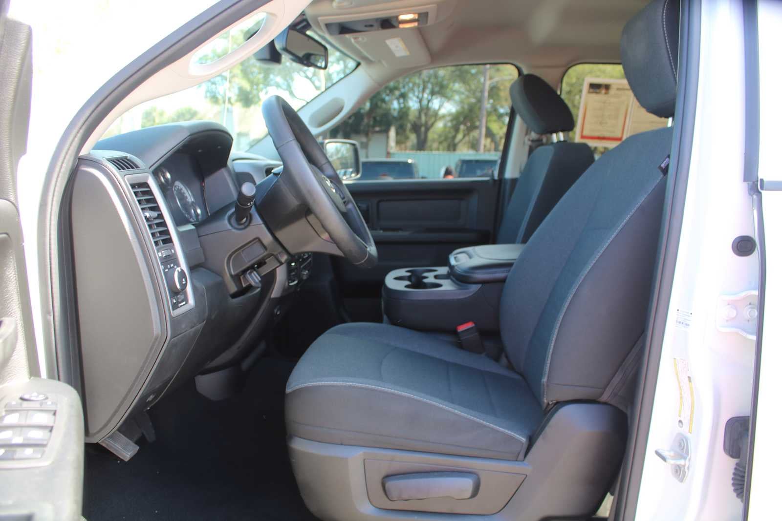 2022 RAM 1500 Classic Tradesman Crew Cab 4x4 5'7' Box