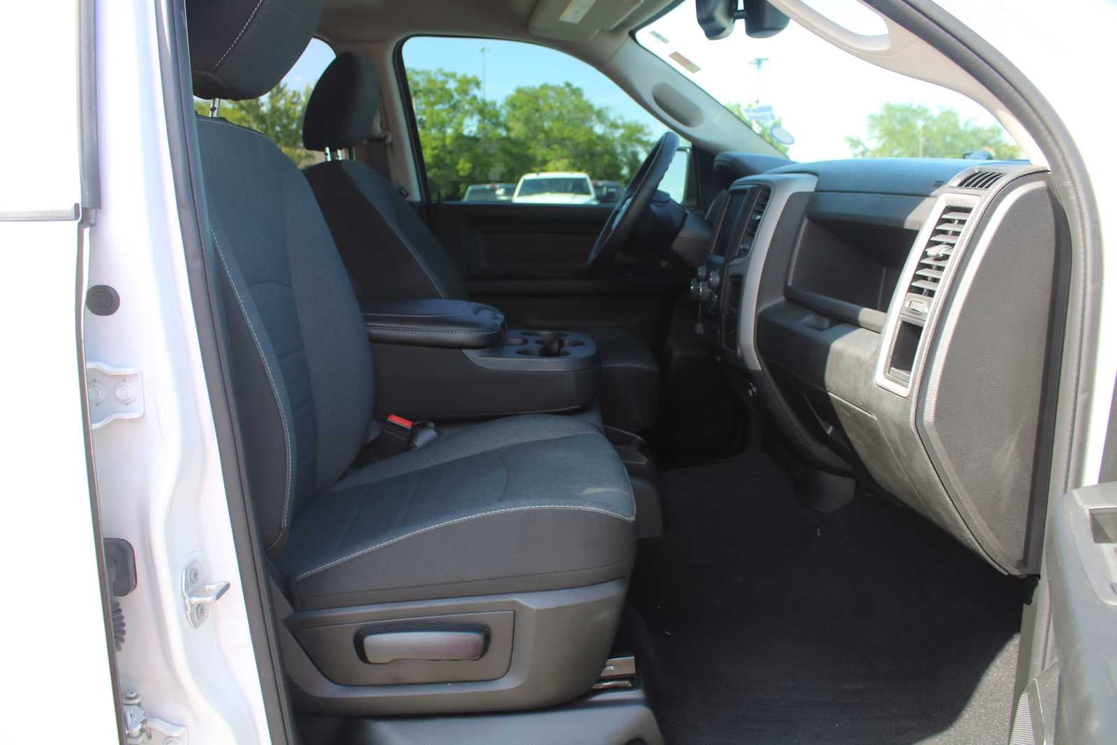 2022 RAM 1500 Classic Tradesman Crew Cab 4x4 5'7' Box