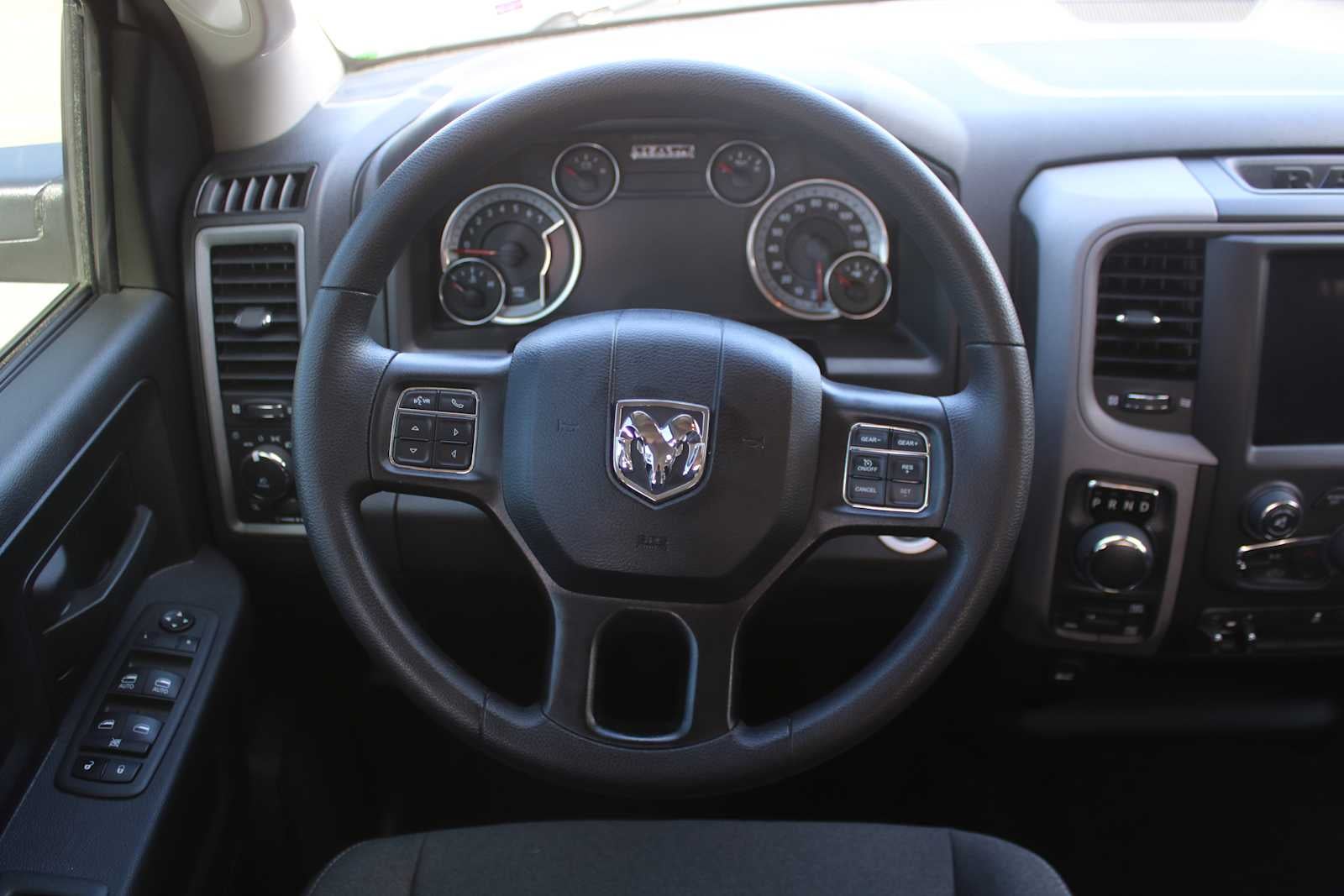 2022 RAM 1500 Classic Tradesman Crew Cab 4x4 5'7' Box