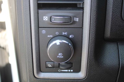 2022 RAM 1500 Classic Tradesman Crew Cab 4x4 5'7' Box