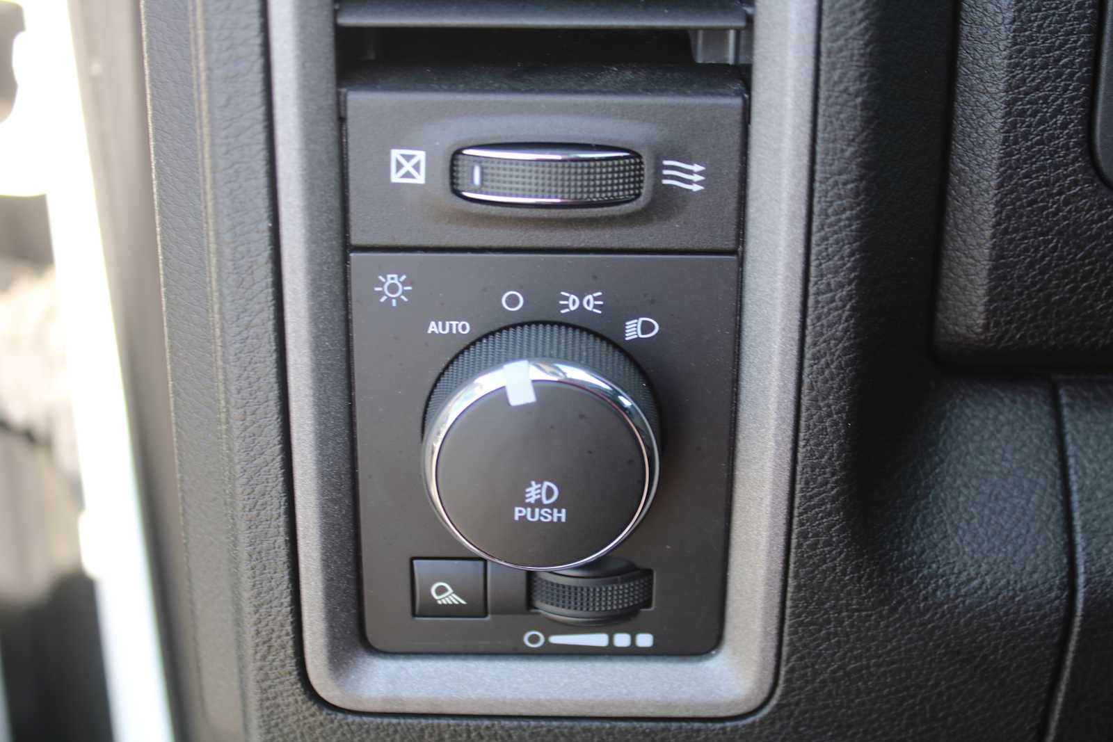 2022 RAM 1500 Classic Tradesman Crew Cab 4x4 5'7' Box