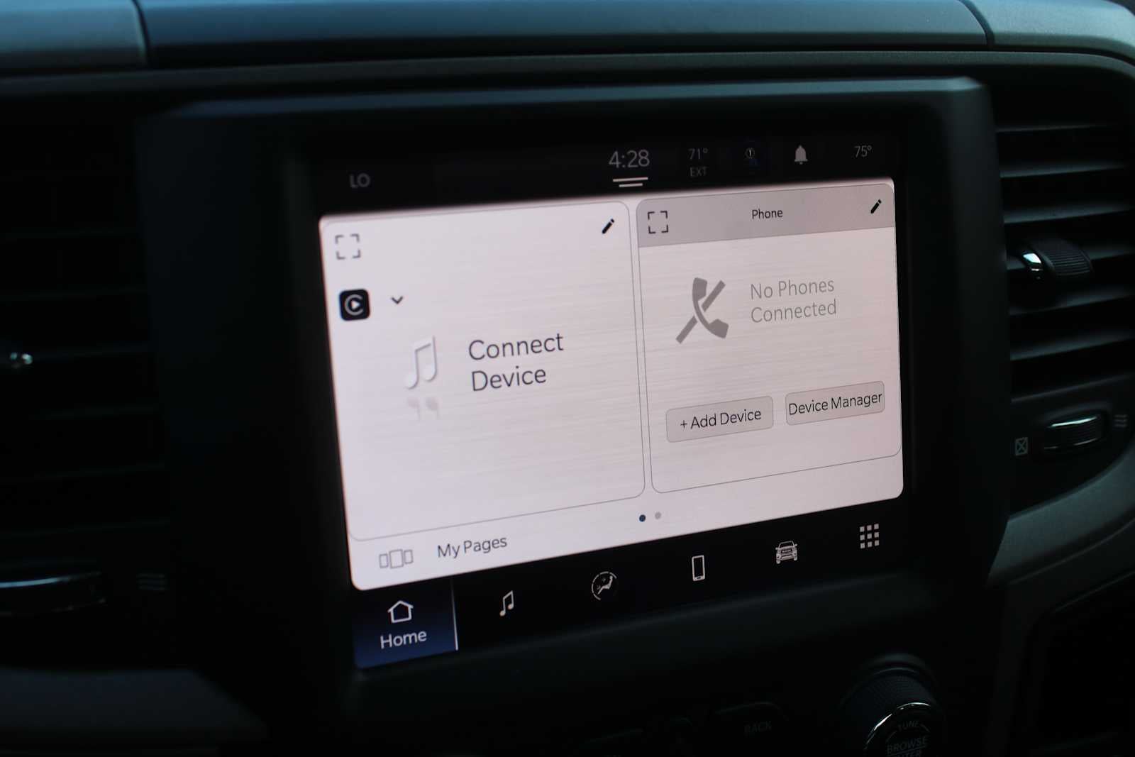 2022 RAM 1500 Classic Tradesman Crew Cab 4x4 5'7' Box