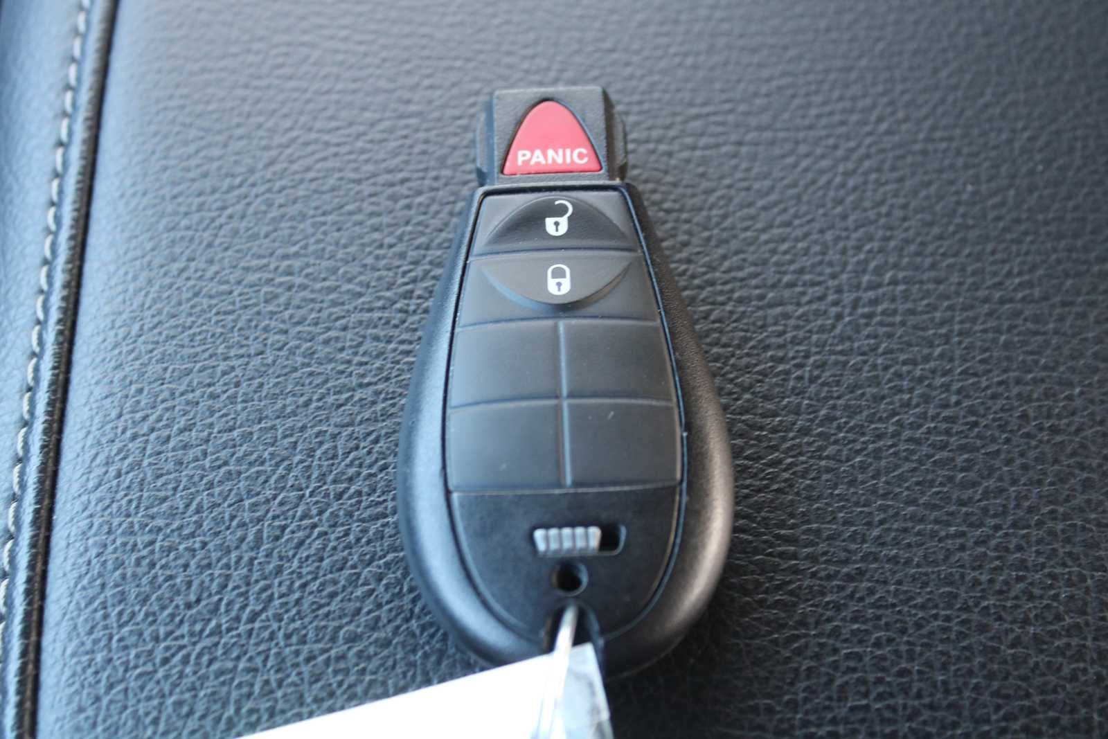 2022 RAM 1500 Classic Tradesman Crew Cab 4x4 5'7' Box