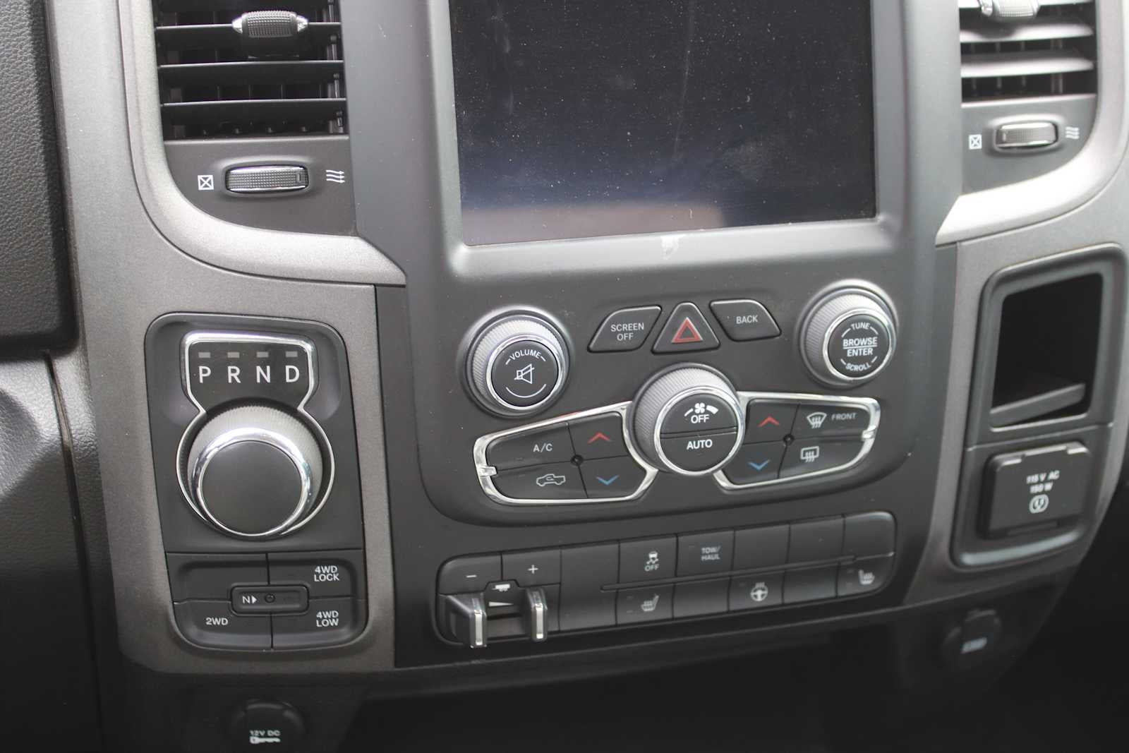 2022 RAM 1500 Classic Tradesman Crew Cab 4x4 5'7' Box