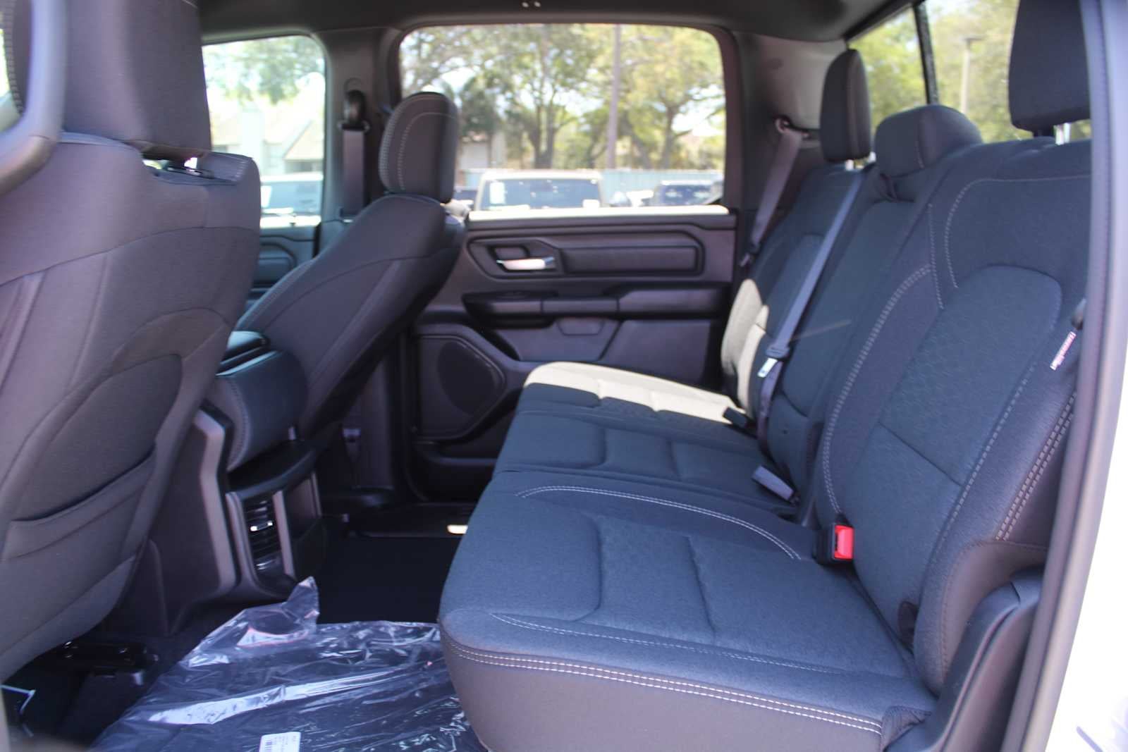 2026 RAM Ram 1500 RAM 1500 EXPRESS CREW CAB 4X4 5'7' BOX