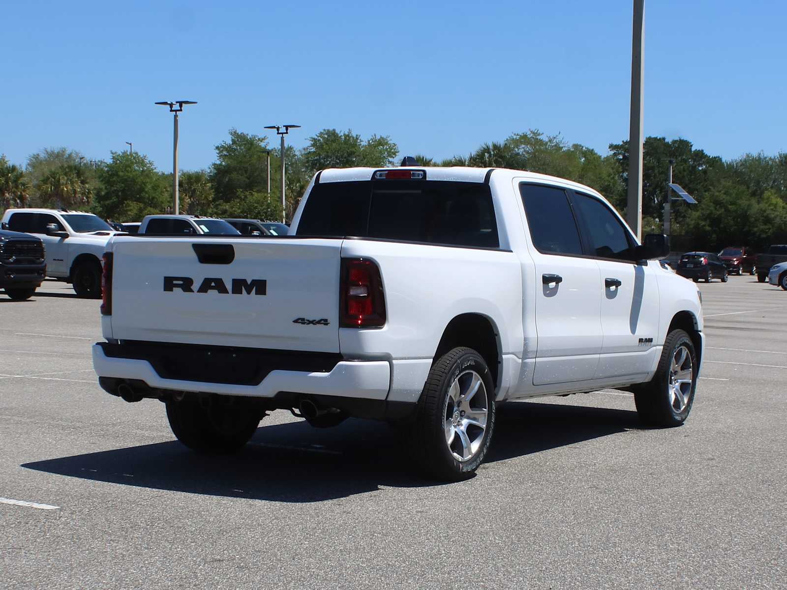 2026 RAM Ram 1500 RAM 1500 EXPRESS CREW CAB 4X4 5'7' BOX
