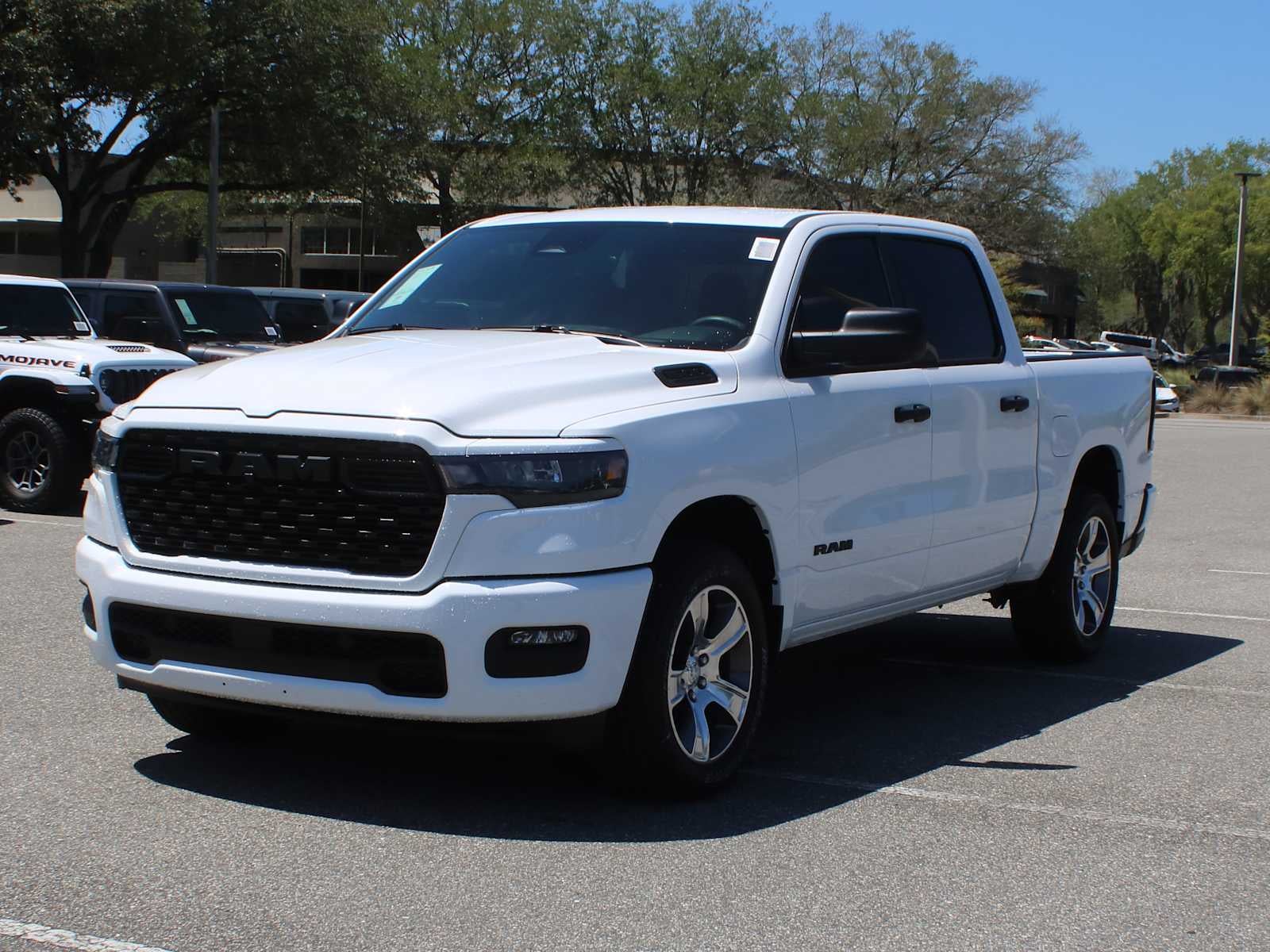 2026 RAM Ram 1500 RAM 1500 EXPRESS CREW CAB 4X4 5'7' BOX