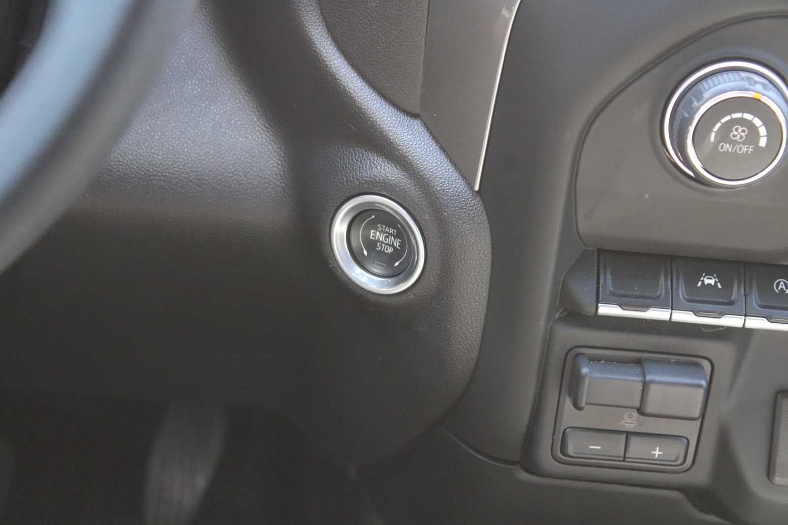 2024 Chevrolet Silverado 1500 4WD Crew Cab Short Bed Custom