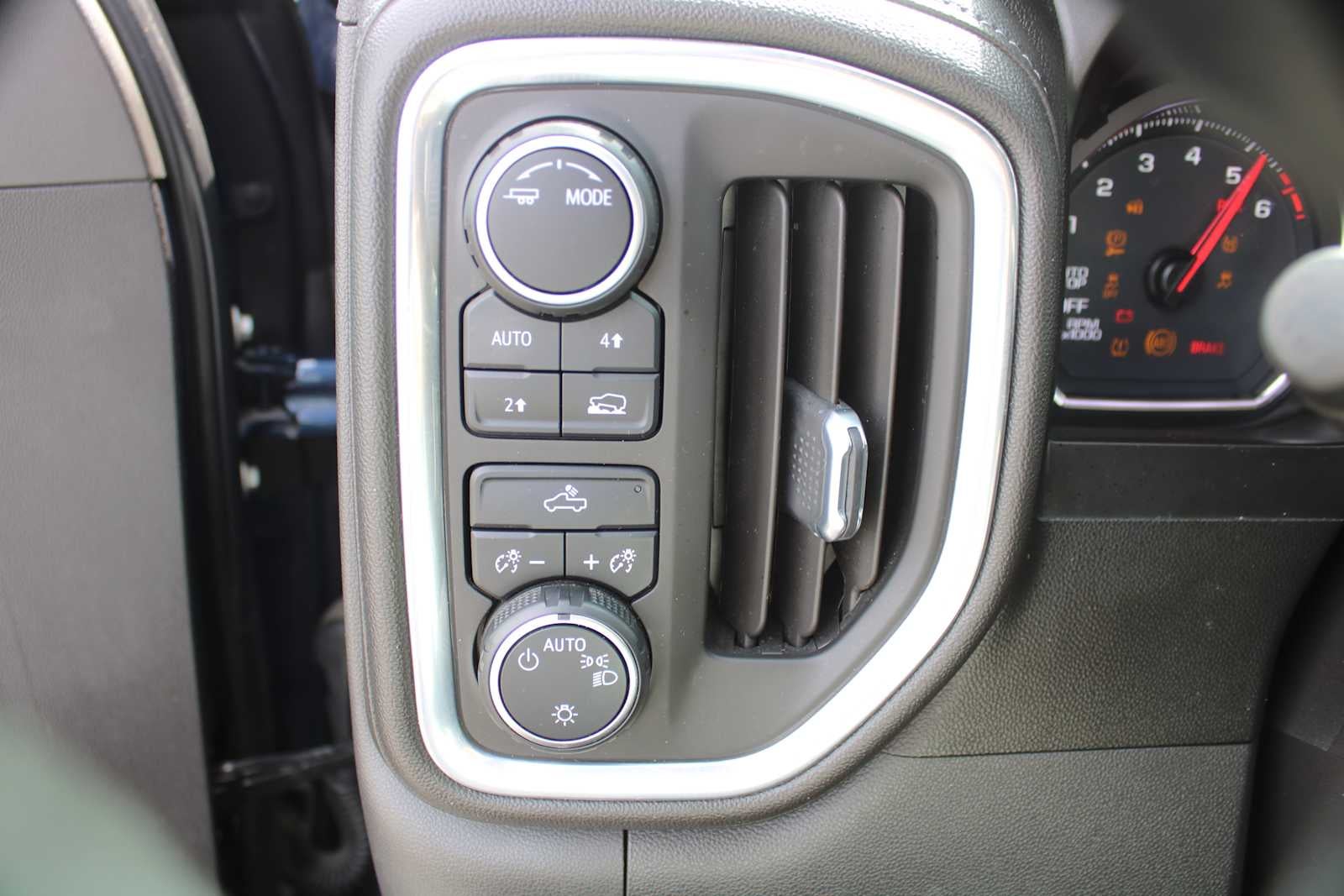 2022 Chevrolet Silverado 1500 LTD 4WD Crew Cab Short Bed LT with 2FL