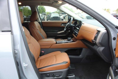 2025 Nissan Pathfinder Platinum FWD