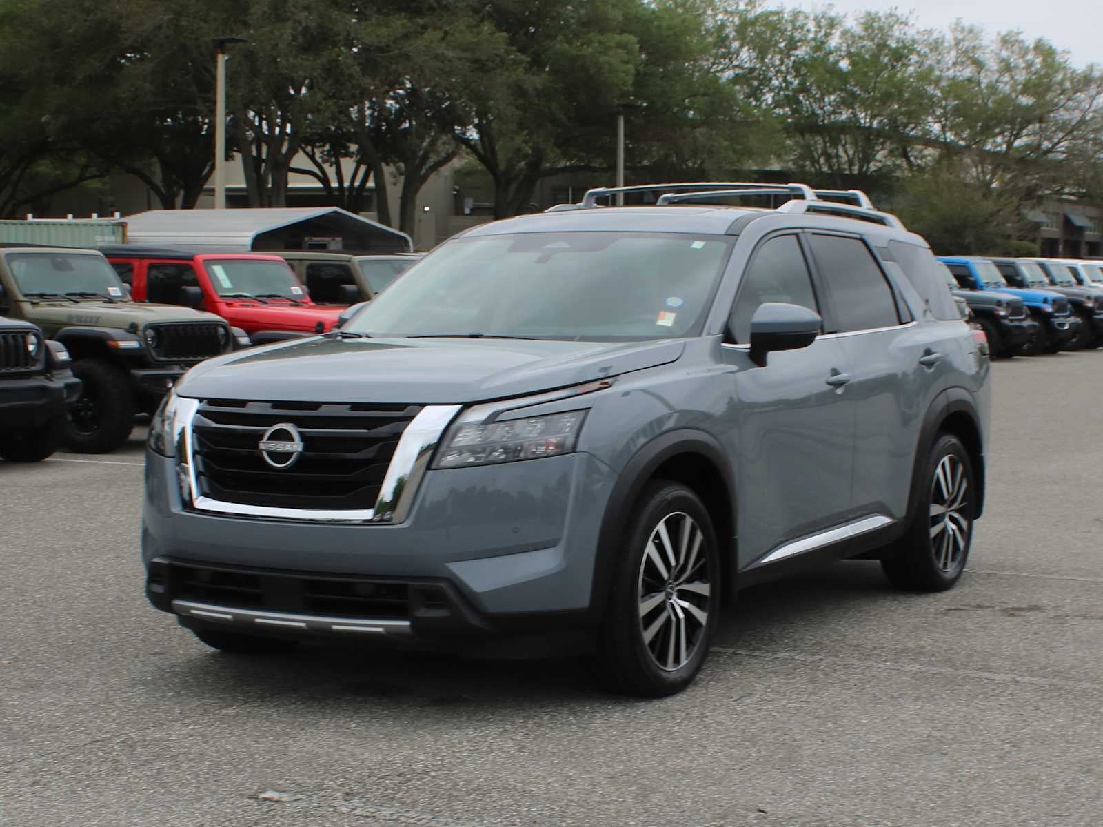 2025 Nissan Pathfinder Platinum FWD