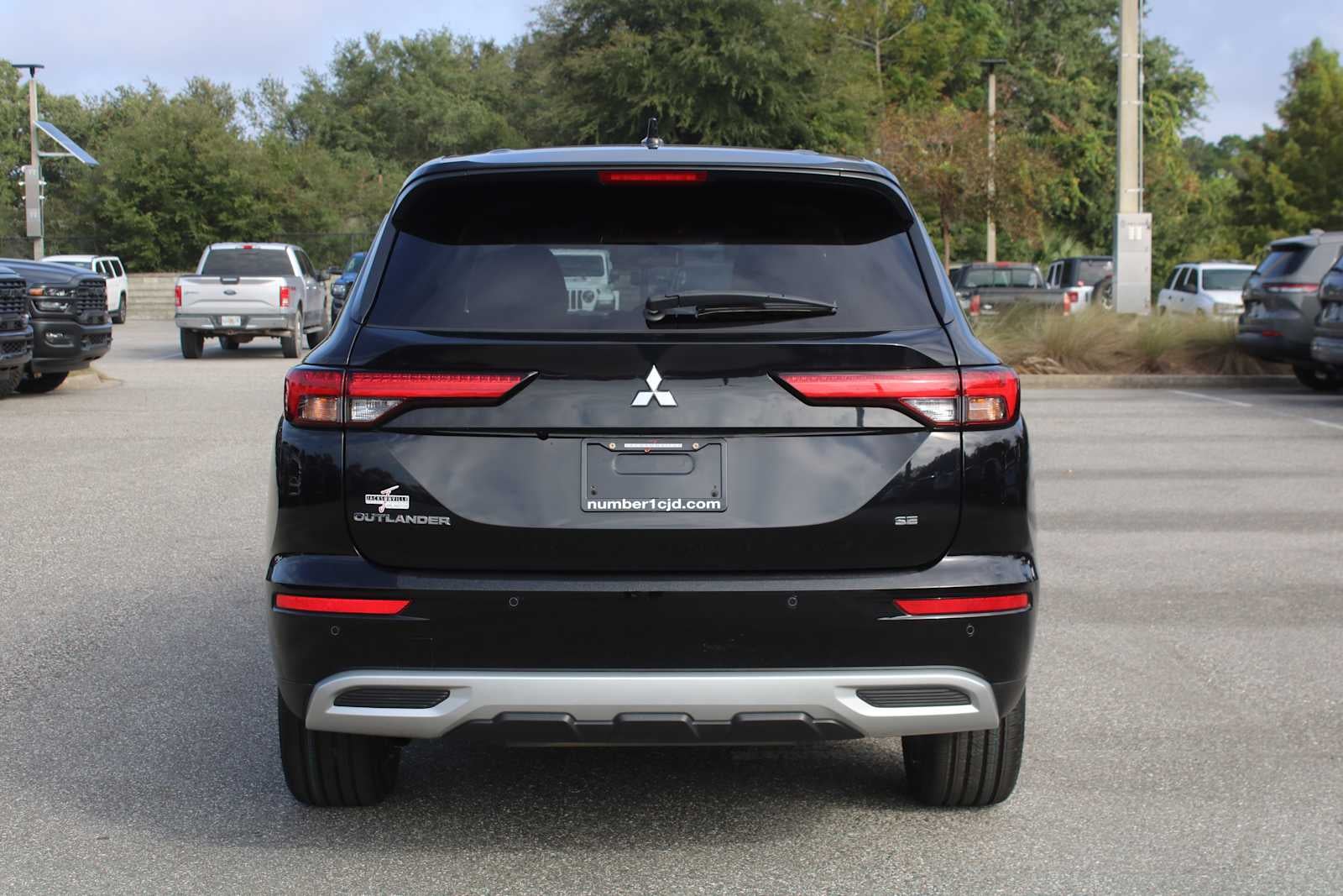 2024 Mitsubishi Outlander SE