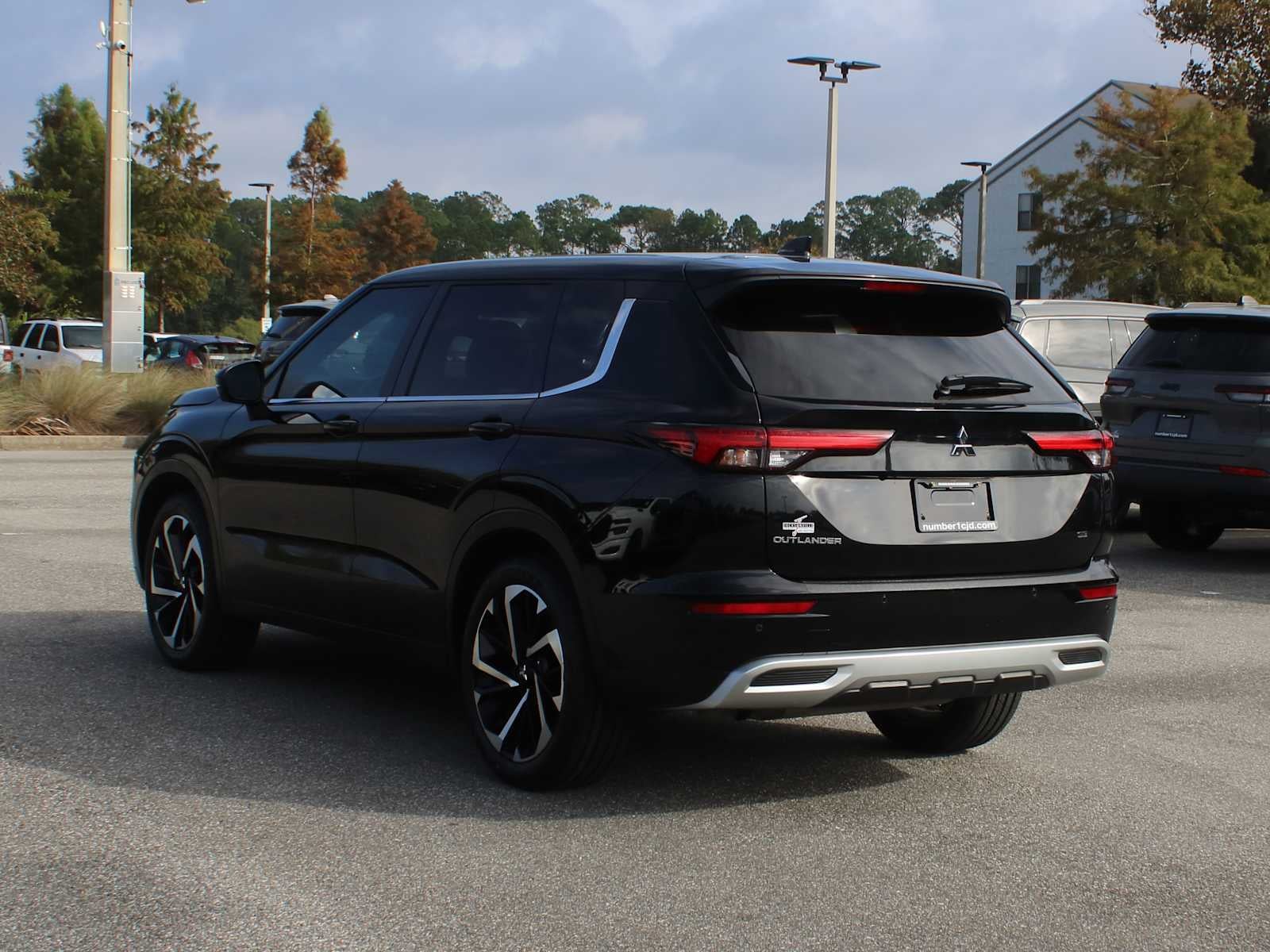 2024 Mitsubishi Outlander SE
