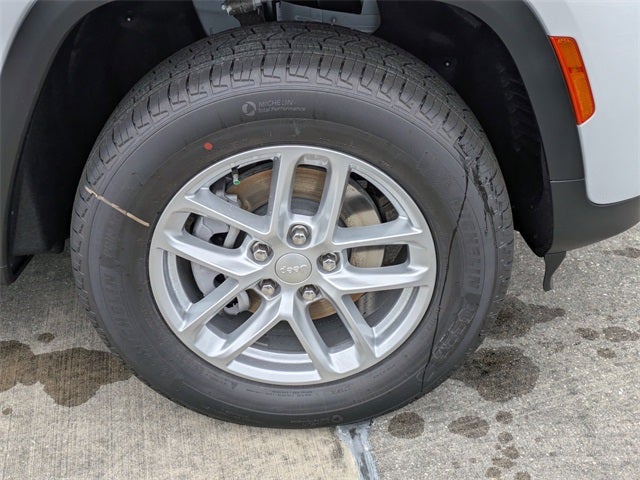 2025 Jeep Grand Cherokee Base