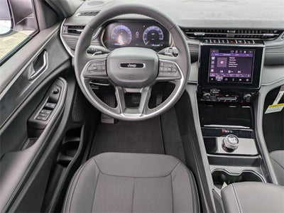 2025 Jeep Grand Cherokee Base