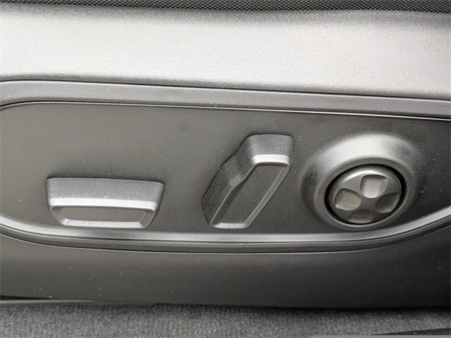 2025 Jeep Grand Cherokee Base