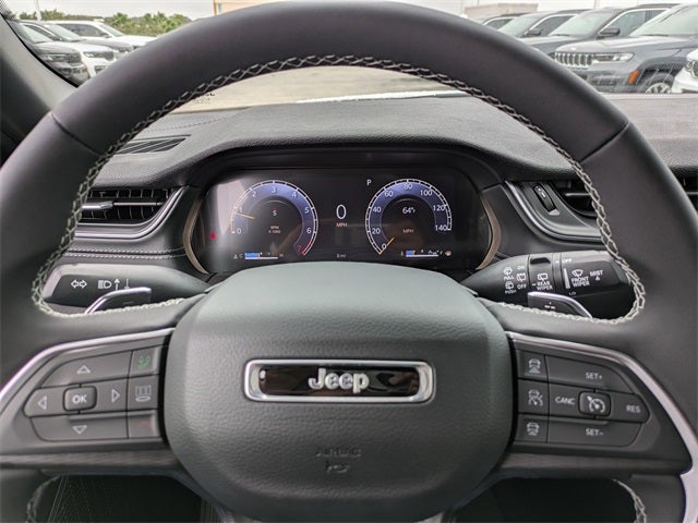 2025 Jeep Grand Cherokee Base