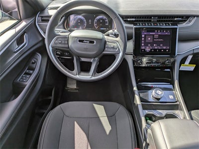 2025 Jeep Grand Cherokee Base