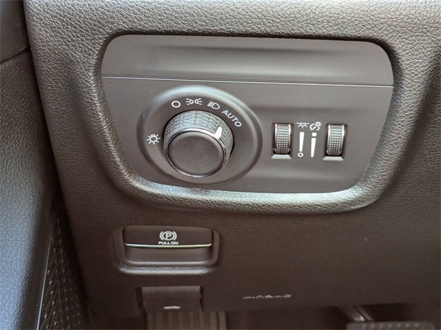 2025 Jeep Grand Cherokee Base