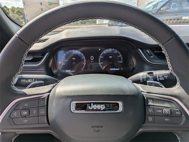 2025 Jeep Grand Cherokee Base