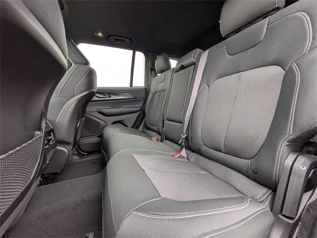 2025 Jeep Grand Cherokee Base