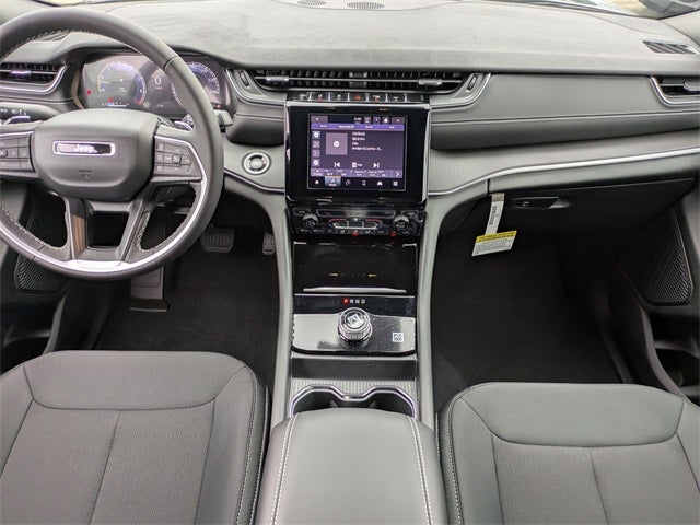 2025 Jeep Grand Cherokee Base