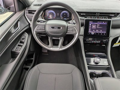 2025 Jeep Grand Cherokee Base