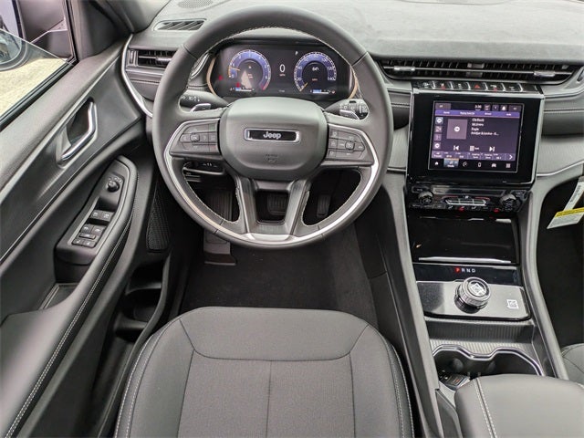 2025 Jeep Grand Cherokee Base