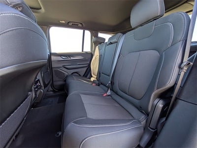 2025 Jeep Grand Cherokee Base