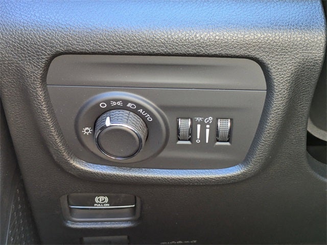 2025 Jeep Grand Cherokee Base