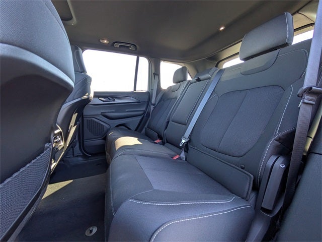 2025 Jeep Grand Cherokee Base