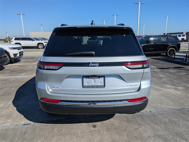 2025 Jeep Grand Cherokee Base