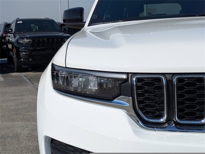 2025 Jeep Grand Cherokee Base