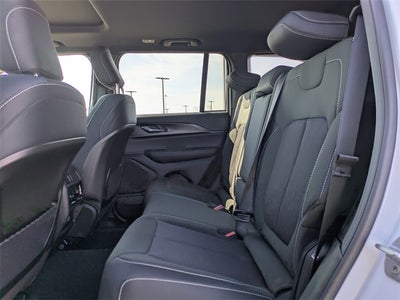 2025 Jeep Grand Cherokee Base