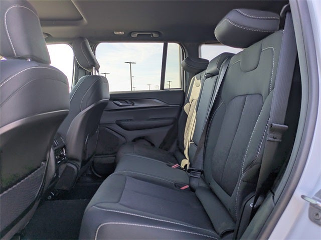 2025 Jeep Grand Cherokee Base